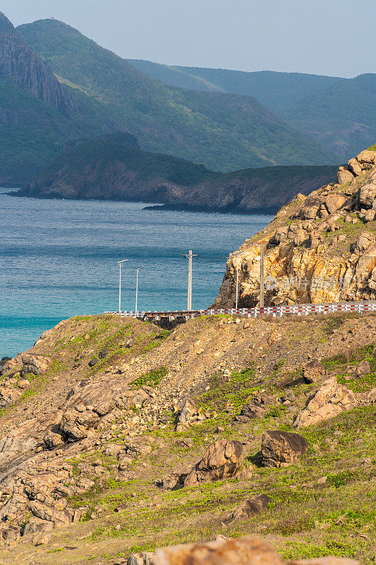 越南，Con Dao岛，Nhat海滩的海景路。美丽而宁静，是越南值得骄傲的旅游目的地。